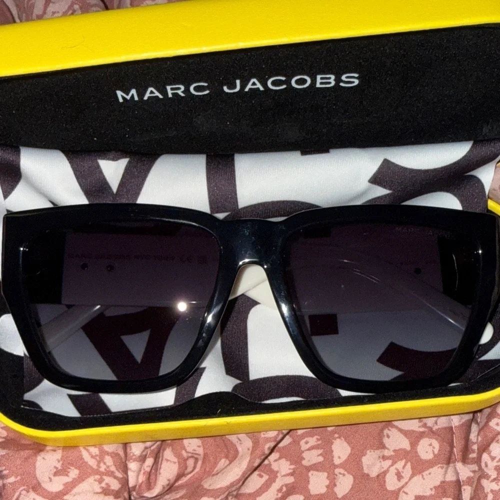 Marc Jacobs Sleek Black Sunglasses